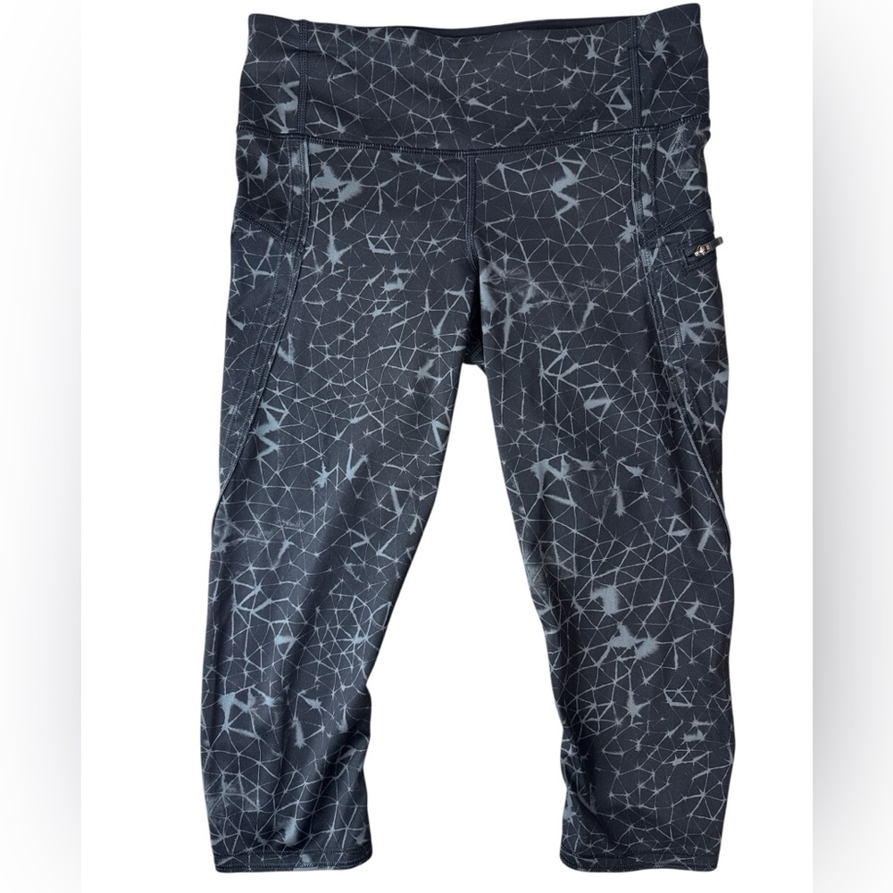 lululemon athletica Star Crushed Coal Black Print Capri leggings size 4